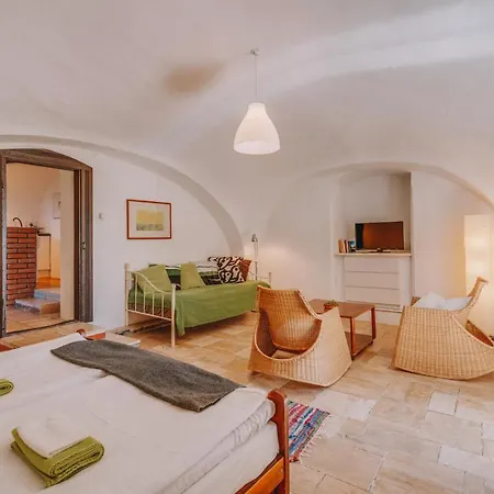 Casa de hóspedes óbester Panzió 3*
